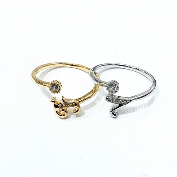 Aranyozott, illetve ezüstözött Ábécé Gyűrűk Cirkon Burkolt Női Betűk Gyűrű 50pcs/sok